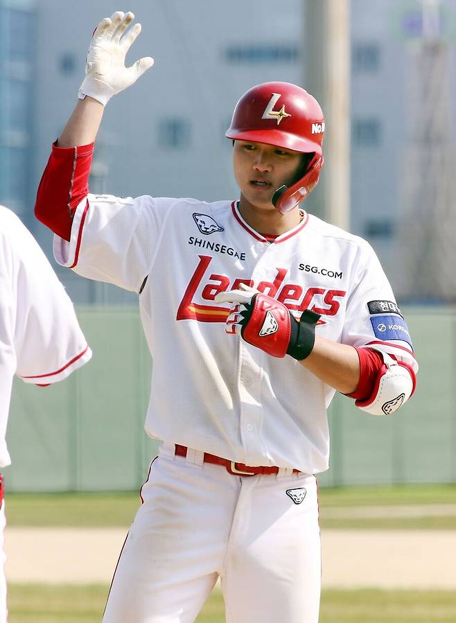 ▲ 올해 퓨처스리그에서 좋은 활약을 하며 1군 코칭스태프의 주목을 받고 있는 또 하나의 2021년 신인 박정빈 ⓒSSG랜더스