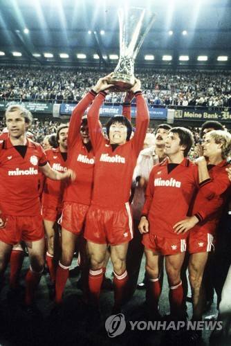 토트넘이 오는 22일 오전 4시(한국시간) 스페인 빌바오에 있는 산마메스에서 맨체스터 유나이티드와 2024-2025시즌 유럽축구연맹(UEFA) 유로파리그 결승전을 치른다.&nbsp;  토트넘은 4강에서 노르웨이 복병 보되/글림트를 제압하고 결승에 진출했다. 맨유는 산마메스를 홈구장으로 쓰는 빌바오(스페인)를 꺾고 결승에 진출해 우승을 다툰다.&nbsp;연합뉴스