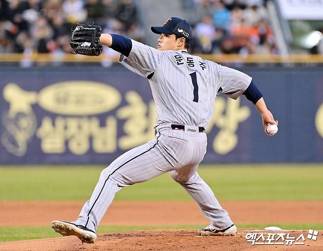 27일 오후 서울 송파구 잠실야구장에서 열린 '2025 신한 SOL Bank KBO리그' 한화 이글스와 LG 트윈스의 경기, 1회말 한화 선발투수 문동주가 공을 힘차게 던지고 있다. 엑스포츠뉴스 DB