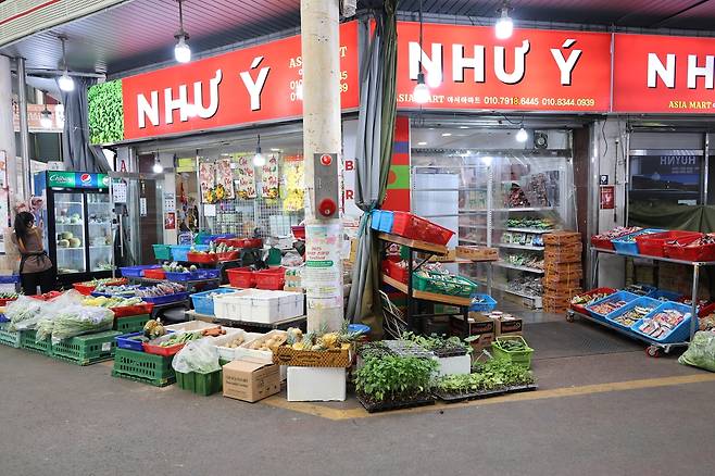 외국인 식료품점 [촬영 황수빈]