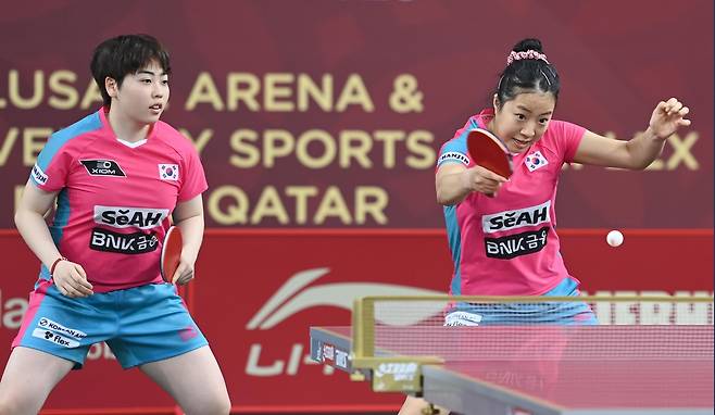 세계탁구선수권 여자복식에 나선 유한나(왼쪽)와 신유빈 [대한탁구협회 제공. 재판매 및 DB 금지]