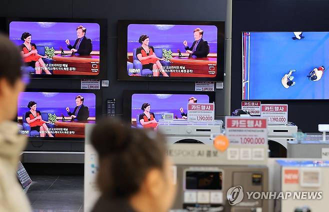 대형마트 TV 판매대 [연합뉴스 자료사진]