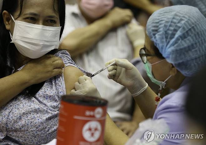 태국 코로나19 백신 접종 [EPA 연합뉴스 자료사진. 재배포 및 판매 금지]