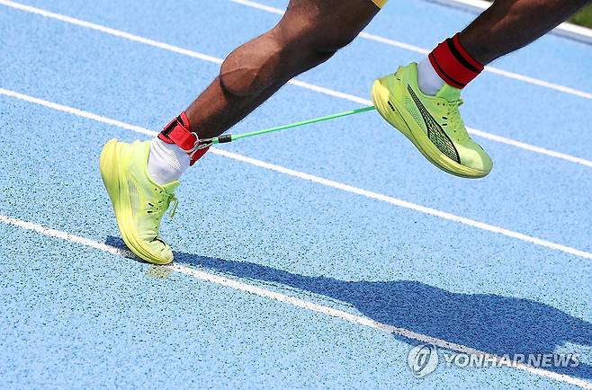 구미 아시아육상 현지 훈련 구슬땀 (구미=연합뉴스) 김현태 기자 = 2025 구미 아시아육상경기선수권대회 개최를 일주일 앞둔 20일. 구미시민운동장에서 참가 선수들이 훈련을 하고 있다. 2025.5.20 mtkht@yna.co.kr