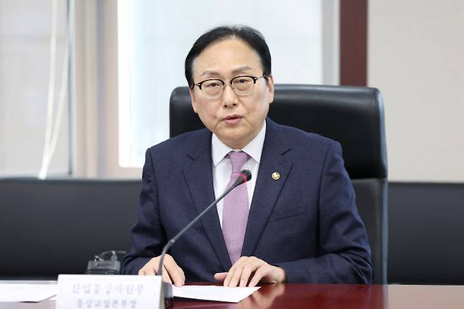 정인교 산업통상자원부 통상교섭본부장이 지난달 28일 서울 종로구 한국무역보험공사에서 열린 제2차 외국인투자유치 중앙-지방 정책협의회에서 이야기하고 있다. (사진=산업부)