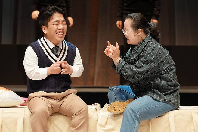 연극 ‘젤리피쉬’ 공연 장면(사진=모두예술극장)