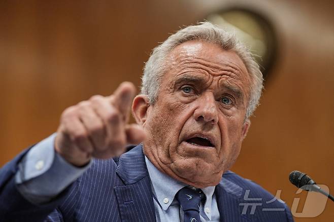 로버트 케네디 주니어 미국 보건복지부 장관이 20일 워싱턴DC 의사당에서 열린 보건복지부 예산 관련 상원 세출위원회 청문회에서 증언하고 있다. 2025.5.20 ⓒ 로이터=뉴스1 ⓒ News1 강민경 기자