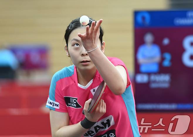 박가현이 20일(현지시간) 카타르 도하 카타르대학교 스포츠 컴플렉스에서 열린 '2025 국제탁구연맹(ITTF) 세계선수권대회' 여자단식 64강전에서 인도 마니카 바트라와 경기를 펼치고 있다. 2025.5.20/뉴스1 ⓒ News1 사진공동취재단