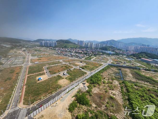 김해시가 21일 내덕동 도시개발사업이 준공됐다고 밝혔다. 사진은 내덕동 도시개발사업 현장 모습.(김해시 제공. 재판매 및 DB금지)