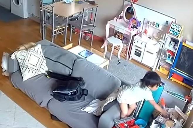 약을 찾는 장면. (틱톡 갈무리)