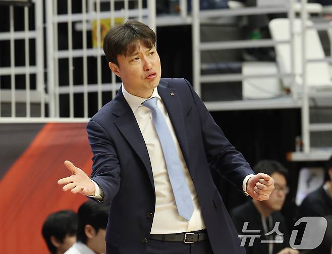 프로농구 수원 KT 송영진 감독이 20일 해임 통보를 받았다.2025.4.29/뉴스1 ⓒ News1 김영운 기자