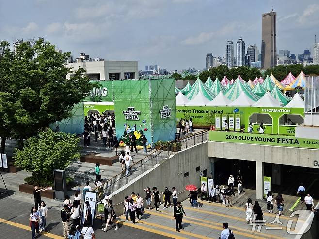 21일 서울 노들섬에서 '2025 올리브영 페스타'가 열렸다.ⓒ 뉴스1/김진희 기자.