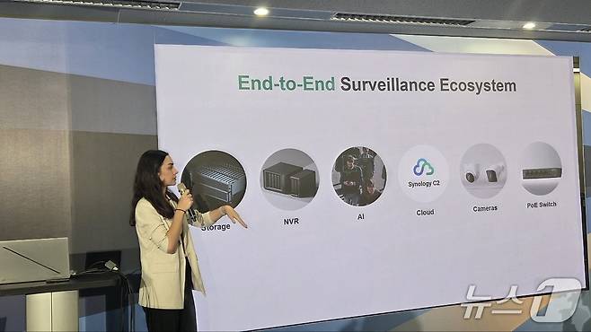 캐서린 장(Katherine Chiang) 시놀로지 마케팅 매니저가 컴퓨텍스 2025 시놀로지 클라우드 기반 VSaaS 플랫폼 C2 Surveillance Station 발표 미디어 이벤트에서 발언하고 있다. 2025.5.21뉴스1 ⓒ News1 김민석 기자