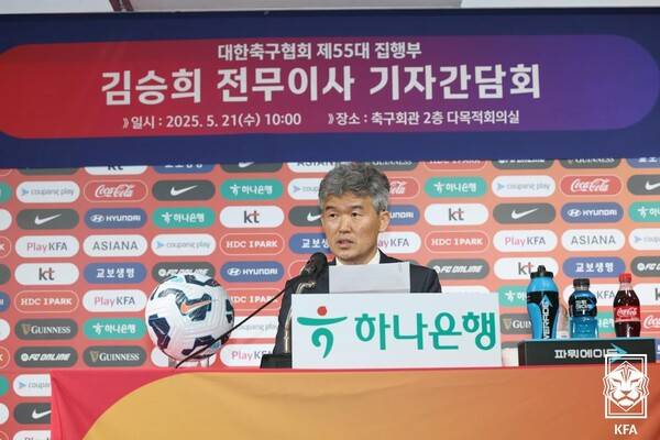 기자 간담회 중인 김승희 대한축구협회 신임전무이사. 사진┃KFA