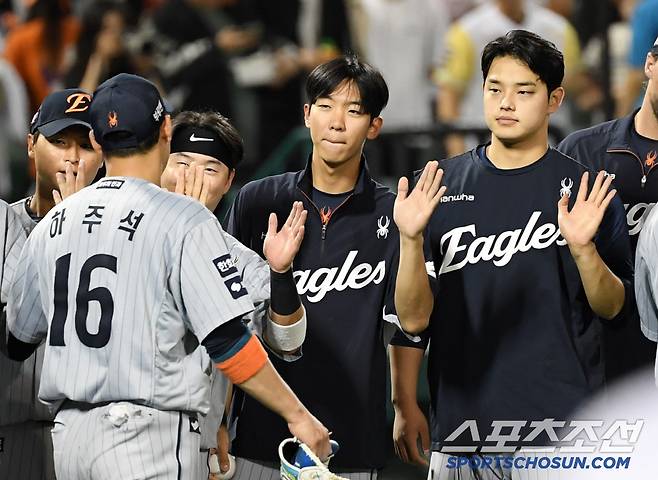20일 울산 문수야구장에서 열린 NC 다이노스와 한화 이글스의 경기. 승리한 한화 선수들이 기뻐하고 있다. 울산=박재만 기자pjm@sportschosun.com/2025.05.20/