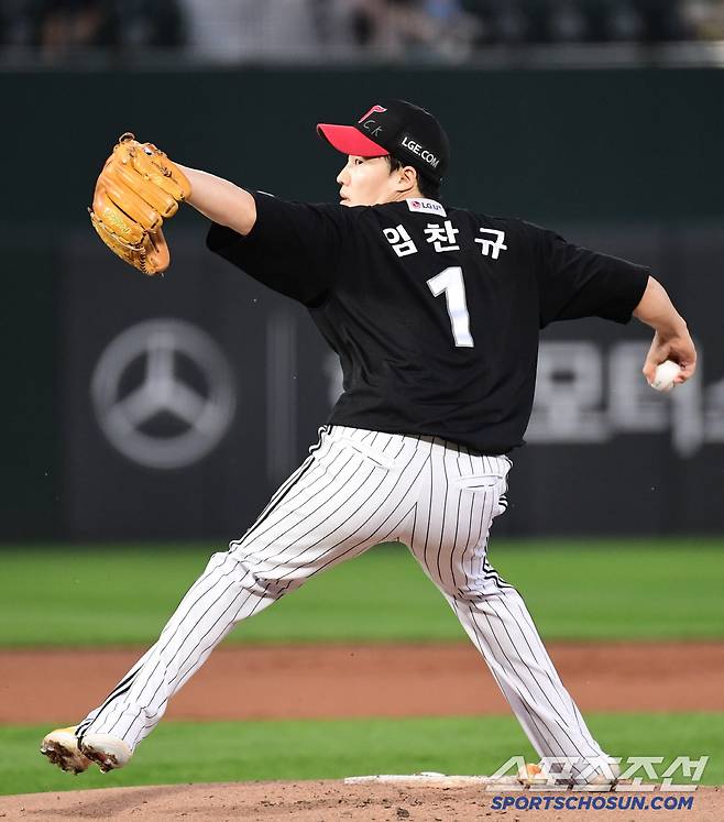 21일 부산 사직야구장에서 열린 KBO리그 롯데와 LG의 경기. 선발 투구하고 있는 LG 임찬규. 부산=송정헌 기자songs@sportschosun.com/2025.05.21/