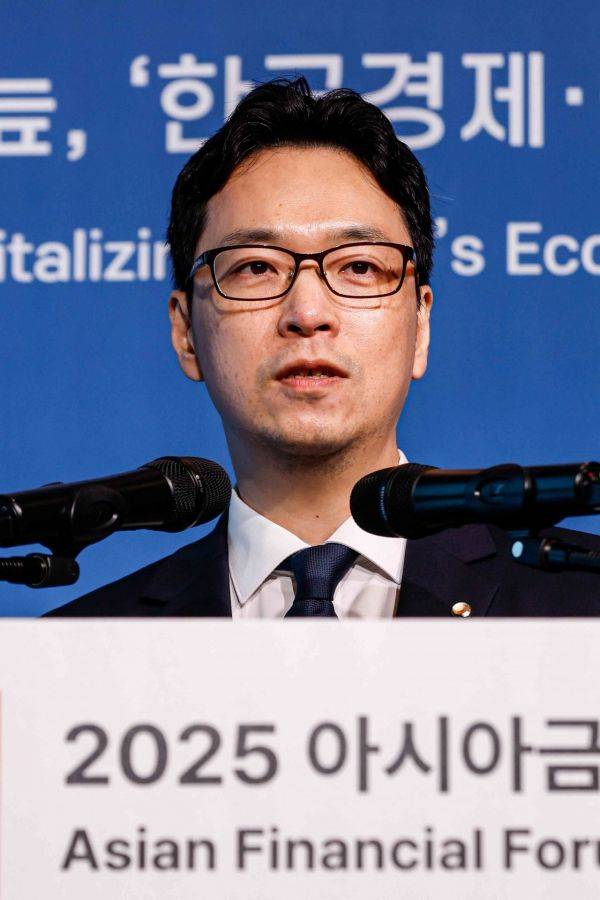 이재원 한국은행 경제연구원장이 21일 서울 중구 웨스틴 조선 서울에서 아시아경제 주최로 열린 '2025 아시아금융포럼'에 참석해 '한국 경제 성장과 구조 개혁'을 주제로 특별강연을 하고 있다.