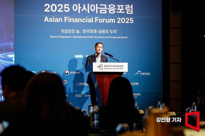 이동기 딜로이트컨설팅코리아 파트너가 21일 서울 중구 조선호텔에서 아시아경제 주최로 열린 '2025 아시아금융포럼'에 참석해 ‘트럼프 2.0 시대, 가상자산 글로벌 동향 및 가상자산 기반 사업화 제언’이란 주제로 특별강연 하고 있다. 2025.5.21. 강진형 기자