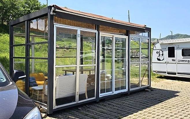 친수공간에 설치된 가설건축물. 충주시