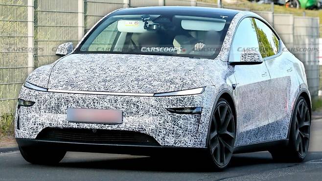 사진 : 테슬라 뉴 모델 Y 퍼포먼스 테스트카 (출처=Carscoops)