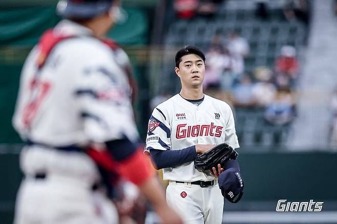 모처럼 기대 속에 20일 LG전에서 선발 등판했지만 부진 끝에 조기강판된 롯데 선발 윤성빈./롯데