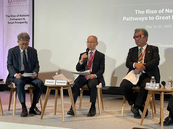 21일 열린 ALC에서 이회성 전 IPCC 의장(가운데)이 트럼프 시대 넷제로의 미래에 대해 발언하고 있다. /박상현 기자