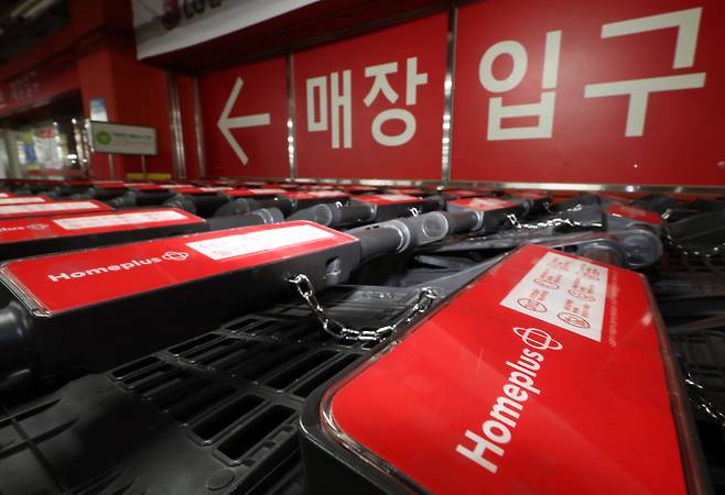 서울 시내 한 홈플러스 매장이 오픈 준비에 한창이다. /뉴스1
