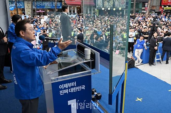 이재명 더불어민주당 대선 후보가 20일 경기 파주시 금릉역광장에서 열린 유세에서 연설하고 있다. ⓒ데일리안 홍금표 기자