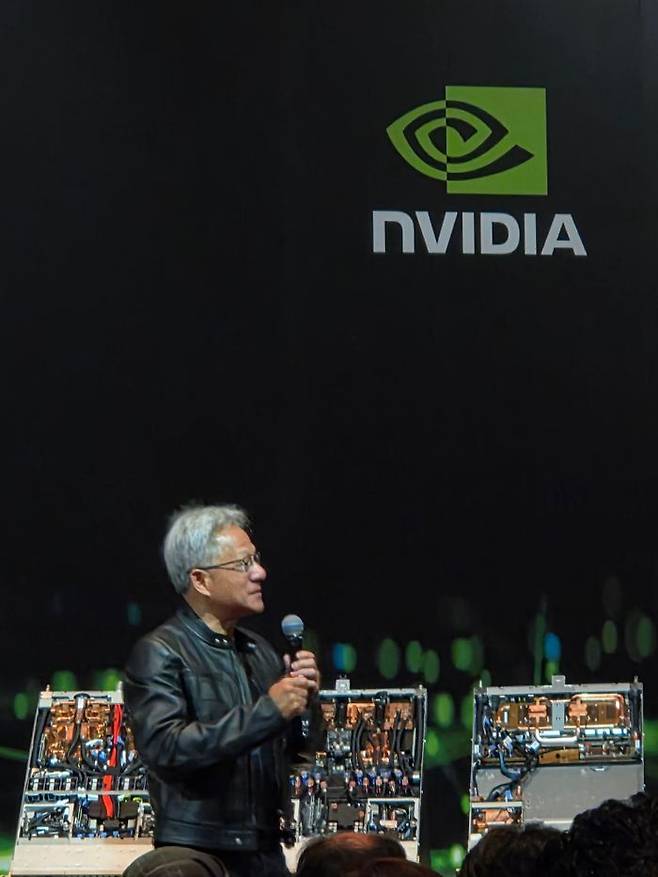 젠슨 황 CEO가 21일(현지시간) 대만 타이베이 만다린 오리엔탈 호텔에서 글로벌 미디어를 대상으로 간담회를 진행하고 있다.ⓒ임채현 기자