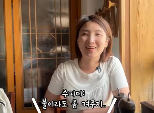 산의 명소인 광안리의 한 횟집에서 안내견과 함께 온 시각장애인에게 차별 대우한 사연이 알려지자 갑론을박이 펼쳐지고 있다.<허우령씨 유튜브 캡처>