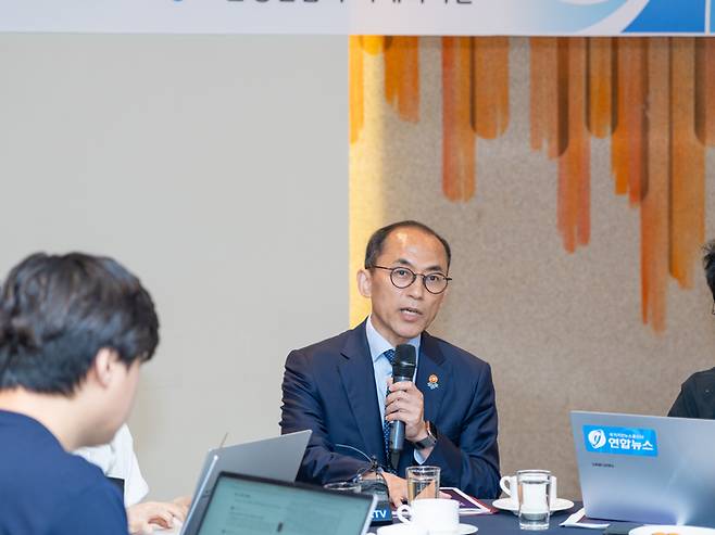 고학수 개인정보보호위원회 위원장이 21일 오후 서울 중구 은행회관에서 개최된 기자간담회에서 질의에 답변하고 있다.(개인정보보호위원회 제공)