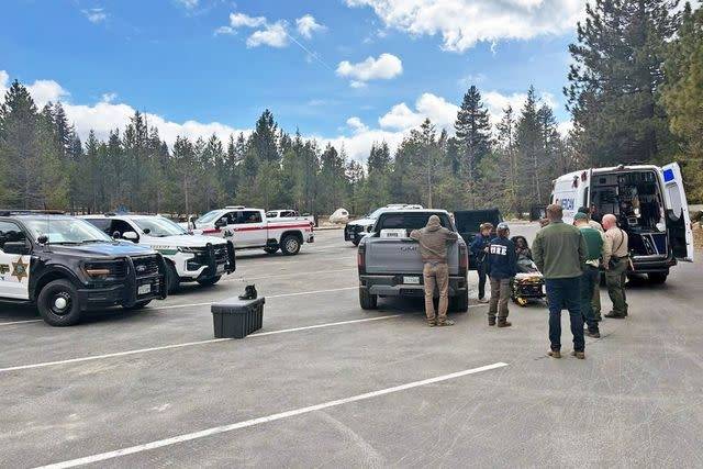 지난 14일(현지 시각) 미국 캘리포니아주에서 실종된 티파니 슬레이튼의 연락을 받고 구조대가 인근에서 대기하고 있다. 사진=프레즈노 카운티 보안관 사무실