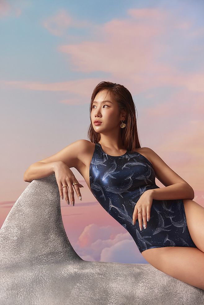 UBOxeMaUFahKh62.png 소유 레노마 수영복 최근 화보