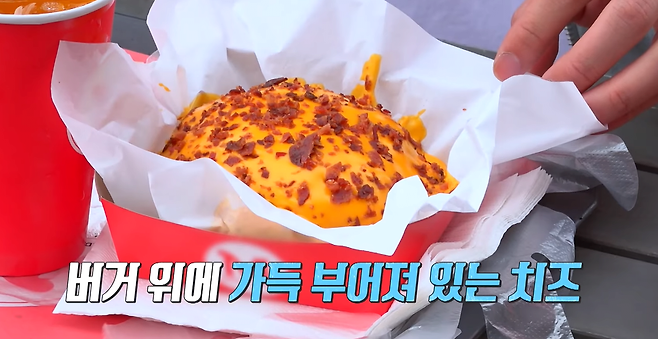 5cdf30f7d17c2c167d9ed9fd8a6bdd6a72c6c574.png 최다니엘이 아르헨티나에서 먹은 햄버거 ㄷㄷ