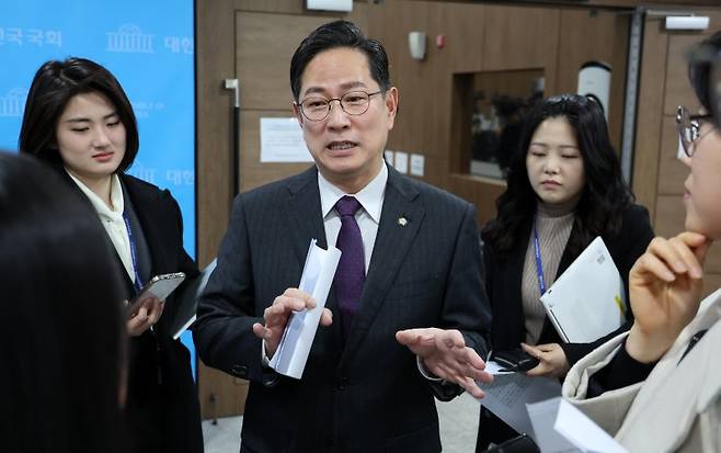 국회 기획재정위원회 간사인 박수영 국민의힘 의원이 지난 3월 20일 오전 서울 여의도 국회 소통관에서 열린 연금개혁 관련 기자회견을 마친 뒤 취재진 질문에 답하고 있다. /사진=뉴시스