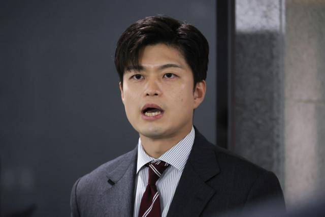 김용태 국민의힘 비상대책위원장이 21일 국회 의원회관에서 행사를 마치고 나오며 취재진의 질문에 답변하고 있다. 연합뉴스