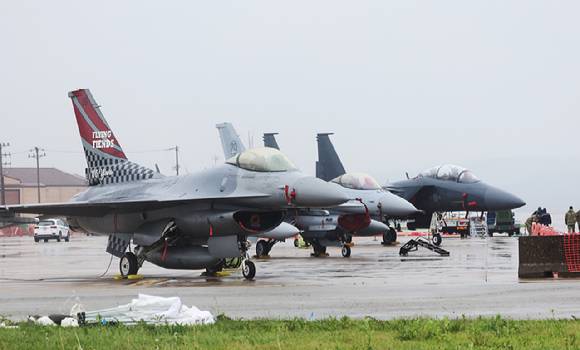 지난 9일 경기도 평택시 주한미공군 오산기지에 에어쇼를 앞두고 F-16 등 다양한 전투기가 전시돼 있다. [사진=연합뉴스]