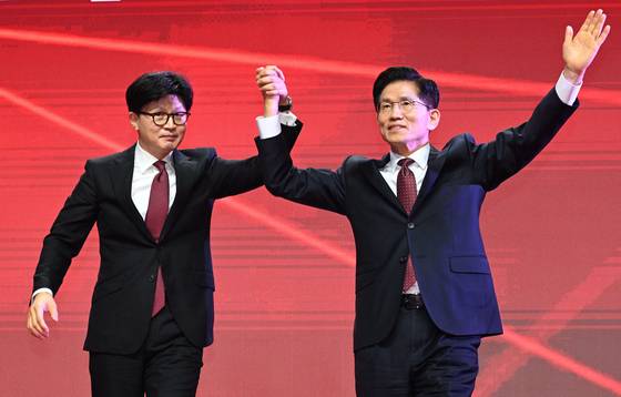 김문수 국민의힘 대선 후보와 한동훈 전 당 대표.