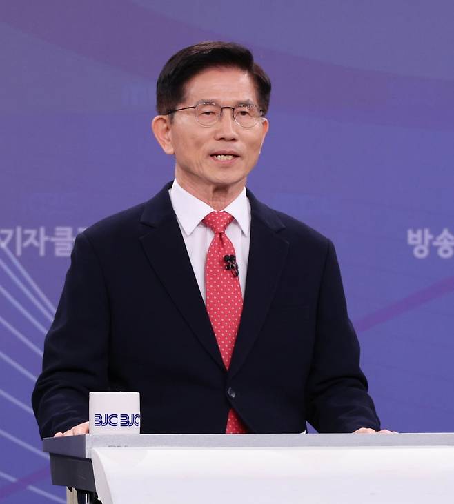 21일 국민의힘 김문수 대통령 후보가 경기도 고양 MBN 미디어센터에서 열린 한국방송기자클럽 대선 후보 초청 토론회에서 발언하고 있다. / 사진=뉴스1