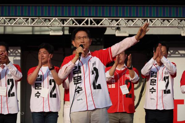 국민의힘 김문수 대선 후보가 지난 20일 경기 하남시 스타필드 하남 인근에서 유세를 하고 있다. 공동취재