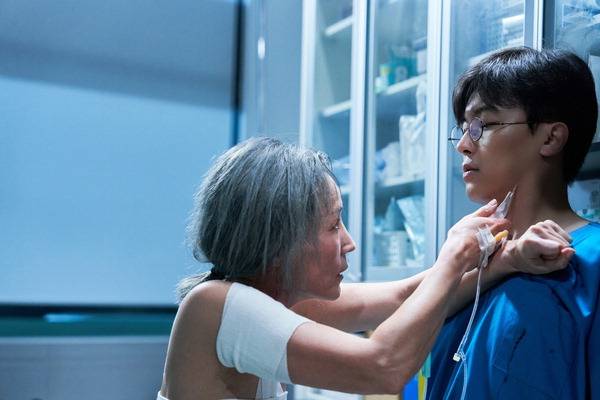 영화 ‘파과’의 한 장면.