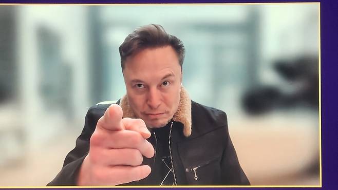 일론 머스크 테슬라 CEO가 20일(현지시간) 카타르경제포럼 화상 대담에 참여하고 있다. 연합뉴스