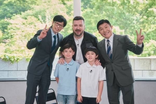 21일 방송되는 ‘유 퀴즈 온 더 블럭’(이하 ‘유퀴즈’) 294회에는 약 5,000건의 이혼 주례를 선 판사 정현숙과 하이틴 쿨보이로 돌아온 ‘윌벤져스’ 윌리엄, 벤틀리 형제 그리고 80세 최고령 유튜버로 활약 중인 배우 선우용여가 출연한다.  / 사진 = tvN