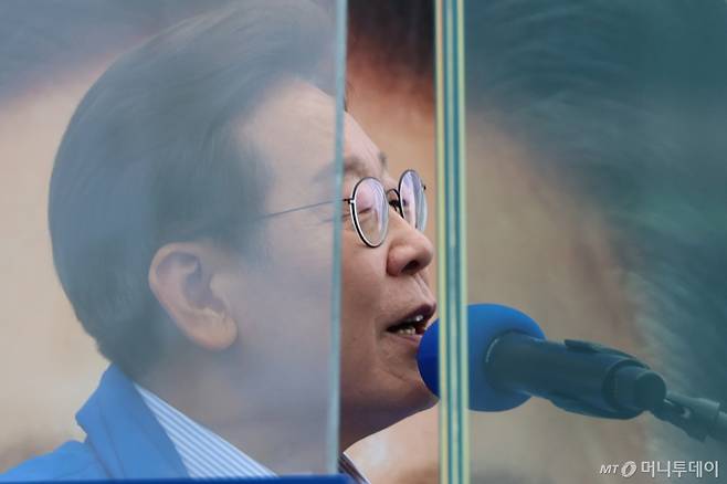 (고양=뉴스1) 안은나 기자 = 이재명 더불어민주당 대통령 후보가 수도권 표심잡기에 나선 20일 오후 경기 고양시 일산문화광장에서 지지를 호소하고 있다. (공동취재) 2025.5.20/뉴스1  Copyright (C) 뉴스1. All rights reserved. 무단 전재 및 재배포,  AI학습 이용 금지. /사진=(고양=뉴스1) 안은나 기자