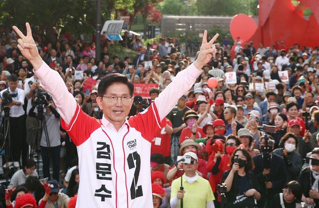김문수 국민의힘 김문수 대선 후보가 20일 경기 하남시 스타필드 하남 인근에서 유세를 하고 있다. [공동취재] 연합뉴스