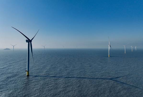 전남 신안군 자은도 북서쪽 공유수면해상에 위치한 전남해상풍력 1단지에 풍력발전기 10기가 설치돼 있다. SK이노베이션 E&S 제공