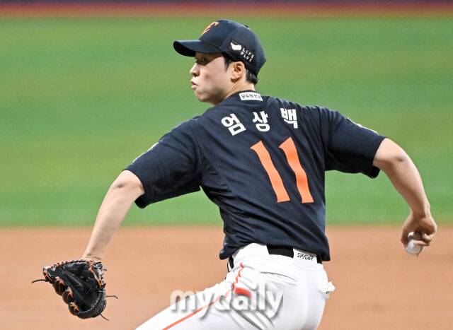 9일 오후 서울 고척동 고척스카이돔에서 진행된 '2025 프로야구 KBO리그' 키움히어로즈와 한화 이글스의 경기. 한화 엄상백이 선발등판해 역투하고 있다./마이데일리
