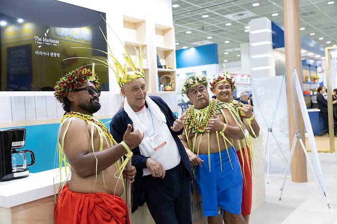 서울국제관광전에 나타난 남국의 전사들