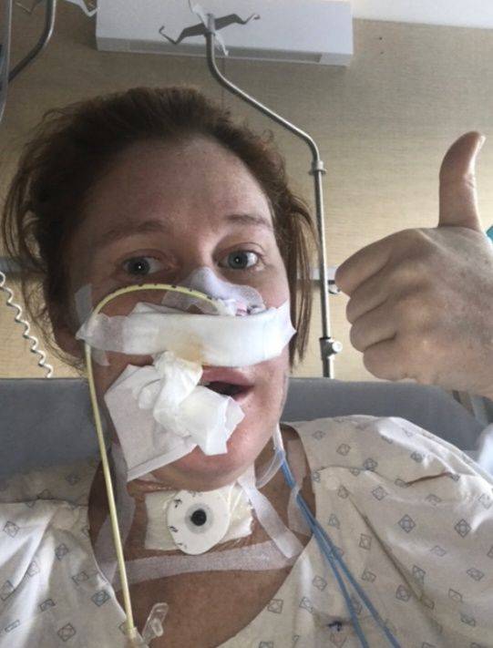 [뉴시스] 사라 수삭(48)은 안면 절개 수술을 통해 입 속 종양을 제거했다.(사진=더선 캡쳐) 2025.05.20 *재판매 및 DB 금지