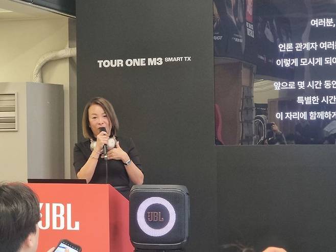 [서울=뉴시스] 이지용 기자 = 그레이스 고 하만 인터내셔널 아시아 태평양 컨슈머 오디오 총괄이 21일 오전 서울 성동구 이구성수에서 열린 '오디오 브랜드 JBL 신제품 발표회'에서 인사말을 하고 있다. 2025.05.21. leejy5223@newsis.com *재판매 및 DB 금지